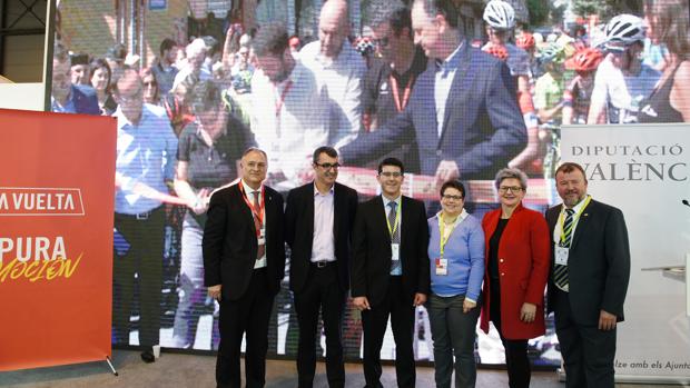 Iamegn de la presentación del paso de la Vuelta por Valencia, en el estand de Fitur