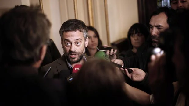 El alcalde de La Coruña, Xulio Ferreiro, atiende a los medios de comunicación