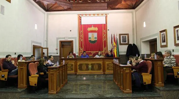 Imagen del pleno celebrado en Torrijos donde se aprobó el cambio de nombre de nueve calles por sus referencias franquistas