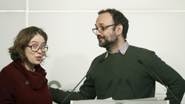 Los diputados de la CUP Eulàlia Reguant y Benet Salellas