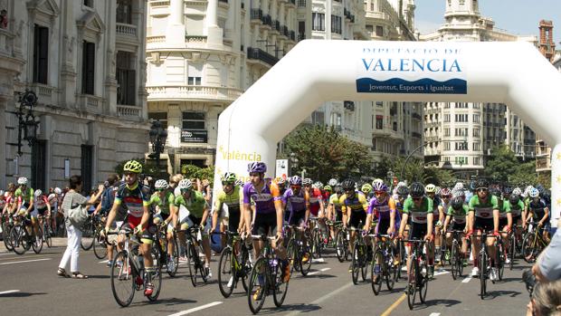 Ciclistes en una de les etapes de la Volta a València