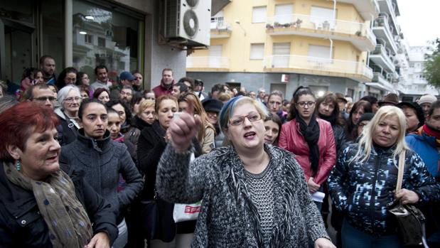 Un centenar de personas se ha concentrado hoy en Blanes en repulsa por la muerte del pasado domingo