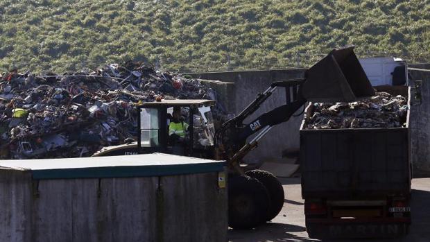 Operarios de la planta de Lousame, horas después de la aparición del cadáver