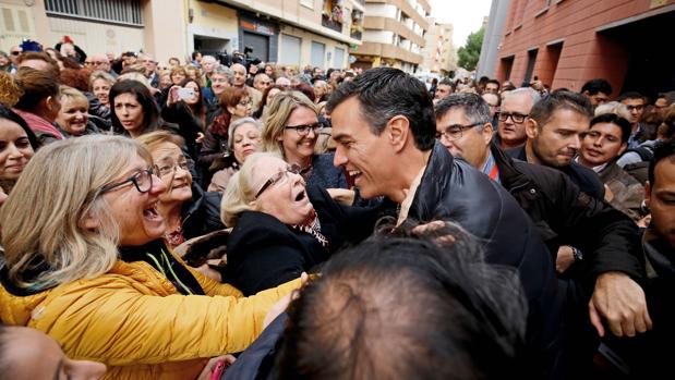 Imagen de Pedro Sánchez tomada durante su visita a la localidad de Xirivella el pasado 26 de noviembre