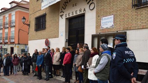 Minuto de silencio en el Ayuntamiento de Seseña por la muerte de la mujer vecina de El Quiñón