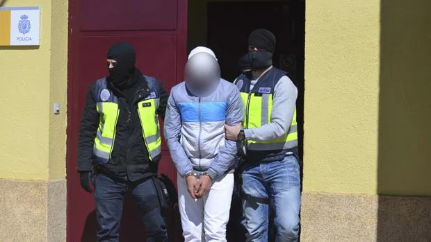 Uno de los seis acusados por yihadismo de Ceuta, en su detención