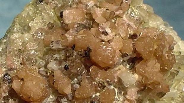 La monacita, uno de los minerales que forman el grupo de tierras raras