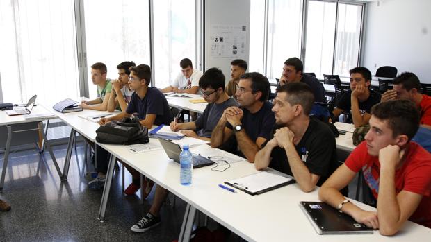 Alumnos de formación profesional, en una clase