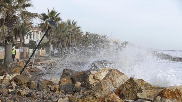 Fuerte oleaje en Almenara (Castellón), uno de los puntos más afectados por el temporal en enero