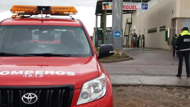Muere un trabajador al explotar el depósito de una gasolinera en Zaragoza