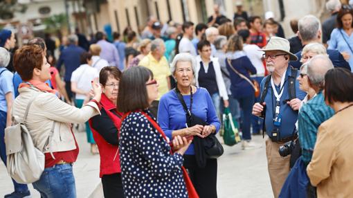 Imagen de un grupo de turistas tomada en la ciudad de Valencia