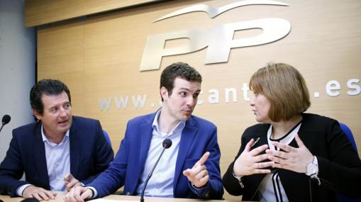 Císcar junto a Pablo Casado e Isabel Bonig, en una comparecencia en Alicante