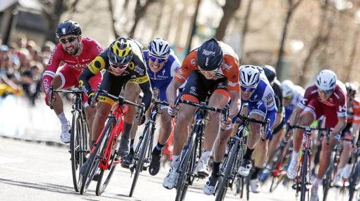 Imagen de la Volta Ciclista a la Comunidad Valenciana en su etapa por Valencia