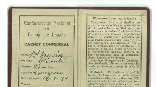 Imagen de un carnet sindical datado en la provincia de Alicante