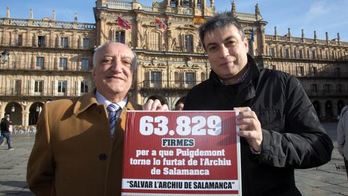 Imagen de la caja con las firmas procedentes de la Comunidad Valenciana