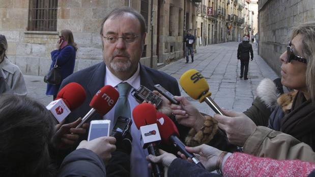 El consejero Fernando Rey comparece ante los medios de comunicación en Salamanca