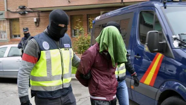 Imagen de la detención, el pasado mes de noviembre, de dos personas en Barcelona acusadas de ser yihadistas