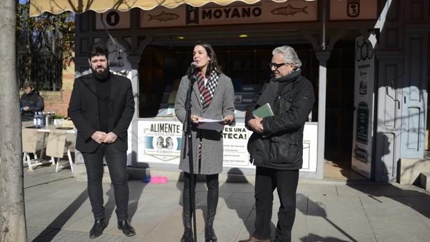 La nueva Cuesta de Moyano: espacio de cultura, boquerones y castañas