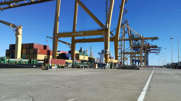 Imagen de las instalaciones del puerto de Valenciaa tomada este jueves