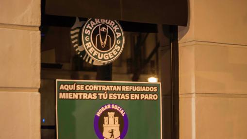 Cartel situado en uno de los establecimientos de Starbucks