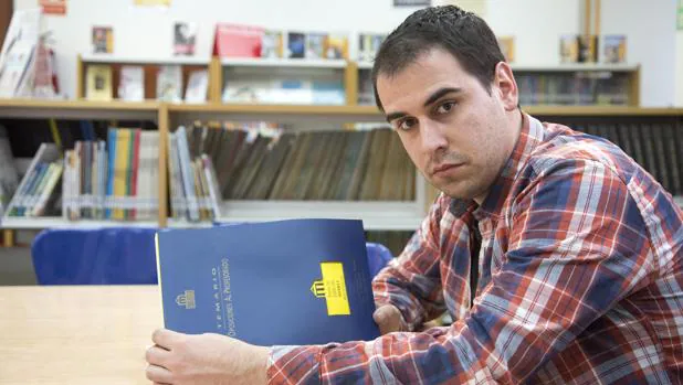 Ignacio Torres, en una biblioteca salmantina preparándose el temario de las oposiciones