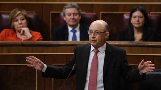 El ministro de Hacienda, Cristóbal Montoro, en el Congreso