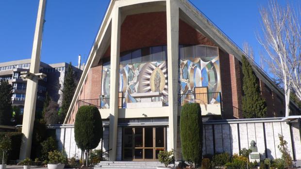 La iglesia de Santa María del Pilar, en el colegio homónimo