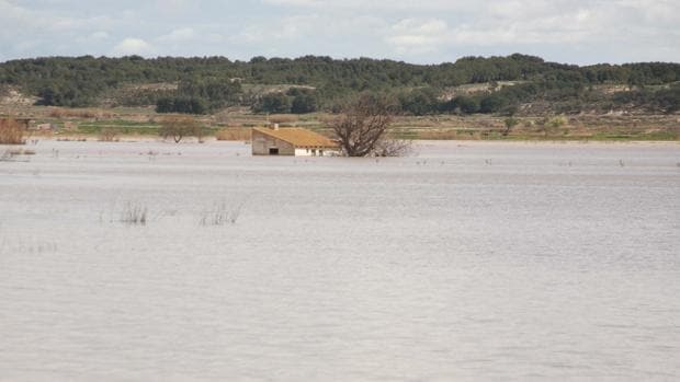 Campos anegados por el Ebro durante una de sus cada vez más frecuentes inundaciones