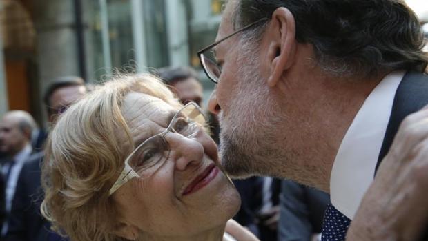 Manuela Carmena y Mariano Rajoy, en una imagen de archivo