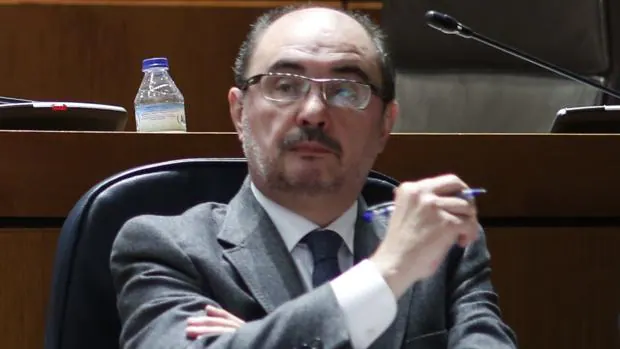 Javier Lambán, durante el Pleno de las Cortes en el que se ha referido a las expropiaciones para Guissona