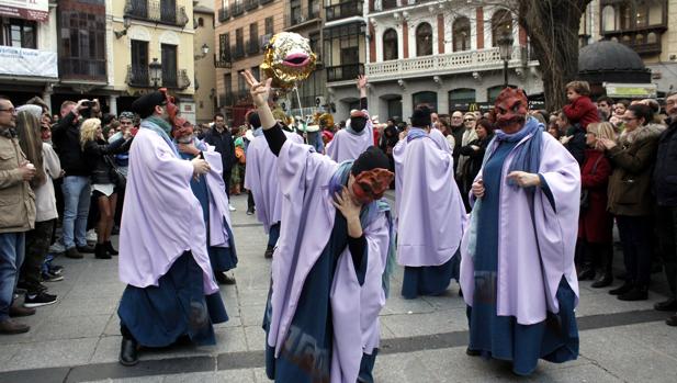 El entierro de la sardina despide el Carnaval más multitudinario de Toledo