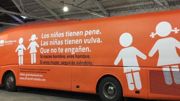 Hazte Oír pone en circulación un autobús con mensajes contra la transexualidad