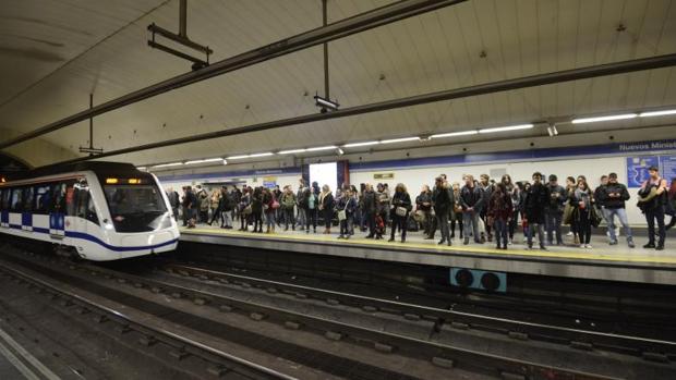 El primer parón de la huelga de hoy termina sin incidencias en el Metro de Madrid