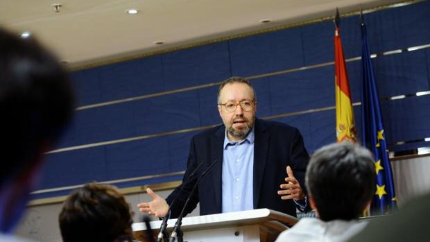 Juan Carlos Girauta durante la rueda de prensa de este martes en el Congreso