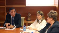 El consejero se reunió este lunes con miembros de la Federación Regional de Enfermedades Raras