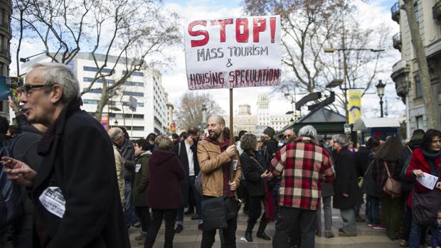 Los vecinos convocaron en enero una "okupación simbólica" en la vía contra la masificación turística