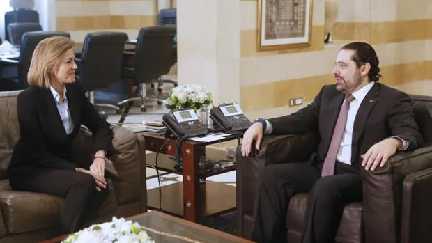 La ministra de Defensa durante la reunión que ha mantenido con el primer ministro libanés, Saad Hariri