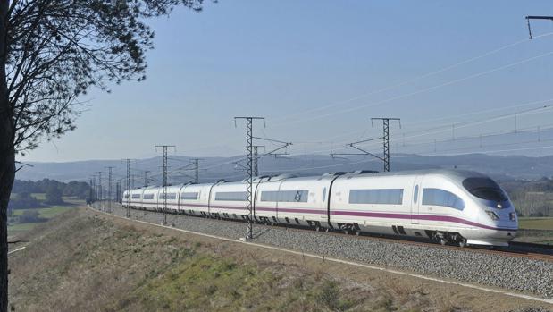 Un AVE que cubre el trayecto Barcelona-Gerona