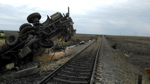 Un fallecido tras la colisión de un tren y un camión en  Oropesa