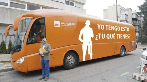 Que no te engañen: los mejores memes sobre el autobús de Hazte Oír