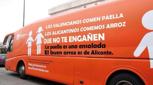 Que no te engañen: los mejores memes sobre el autobús de Hazte Oír