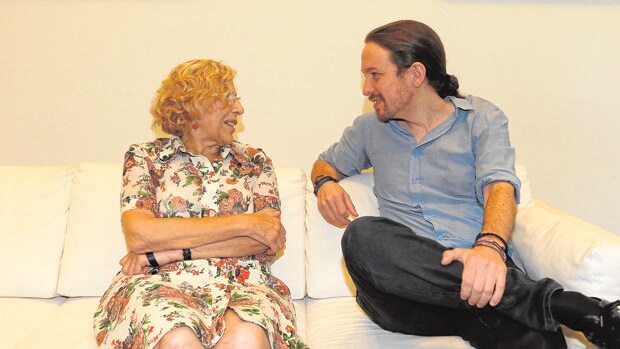 La alcaldesa de Madrid, Manuela Carmena, y Pablo Iglesias