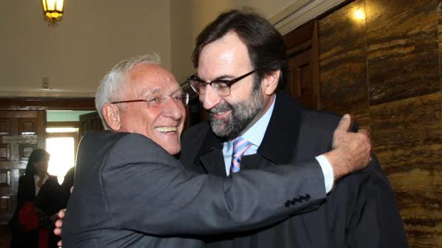 El expresidente de Caja Segovia, Atilano Soto, y el ex director general Manuel Escribano, en una imagen de archivo