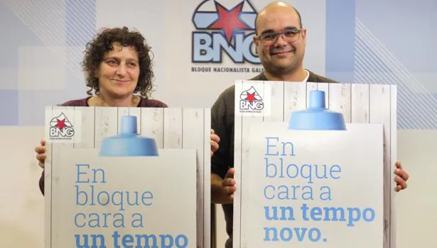 Los dirigentes del BNG, Goretti Sanmartin y Rubén Cela, ayer en Santiago