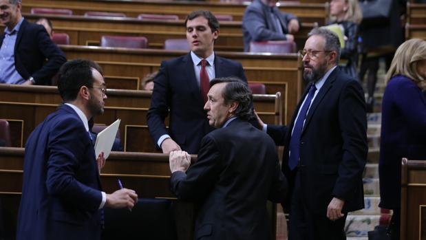 Antonio Hernando (PSOE), Albert Rivera (Cs), Rafael Hernando (PP) y Juan Carlos Girauta (Cs), en el Congreso
