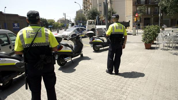 La Guardia Urbana sospechó del hombre al ver un turismo con un menor y sin el conductor