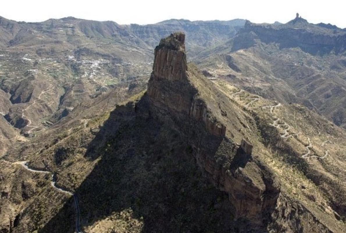 Bentayga, el epicentro ceremonial y cosmológica de la Caldera de Tejeda, en la base del Roque Nublo