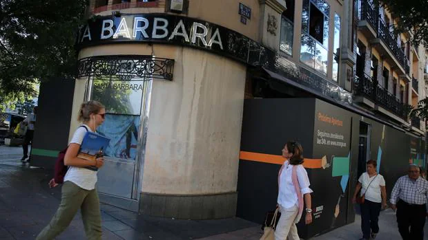 La cafetería Santa Barbará, cerrada en agosto del año pasado, es hoy una tienda de telefonía