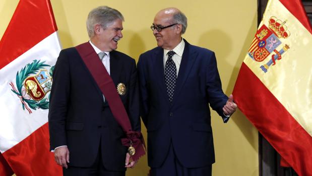 El ministro de Exteriores Dastis con su homólogo peruano, Ricardo Luna