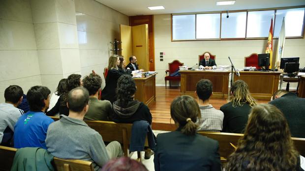 Los acusados de ocupar la Sala Yago durante el juicio celebrado en Santiago